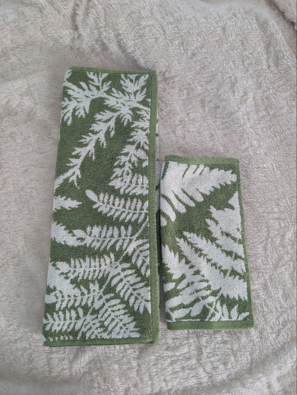Pottery Barn Fern Towels - White & Green